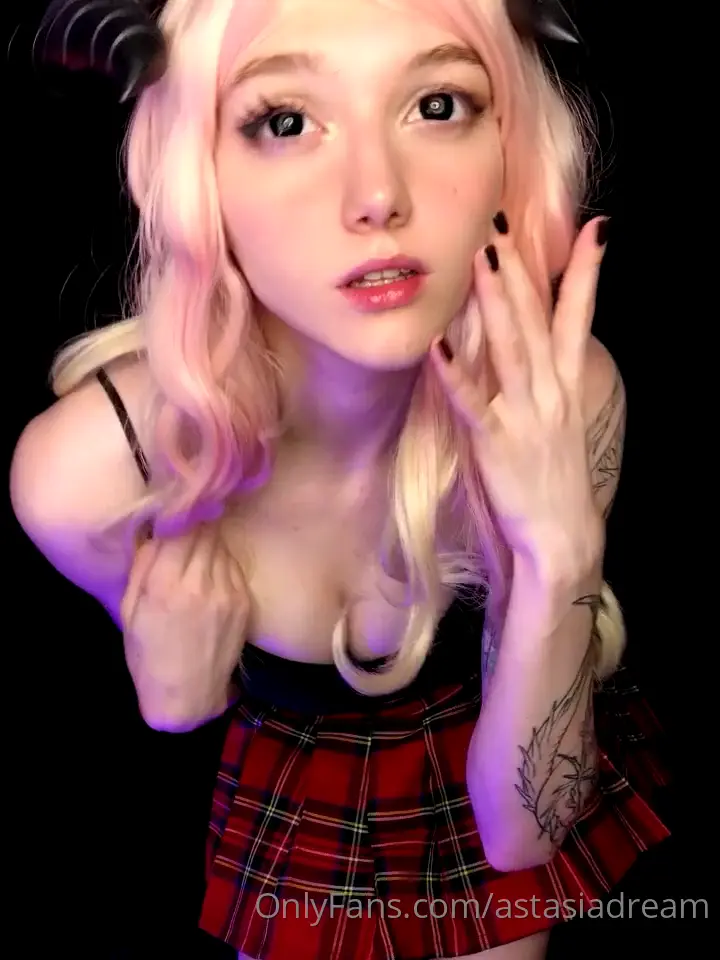 astasiangel - Told ya I d be naughty lol
