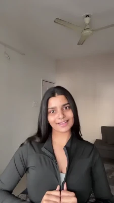 yourstrulyanushkaa - What are you doing right now? 😋🤭😏 Write me a message for