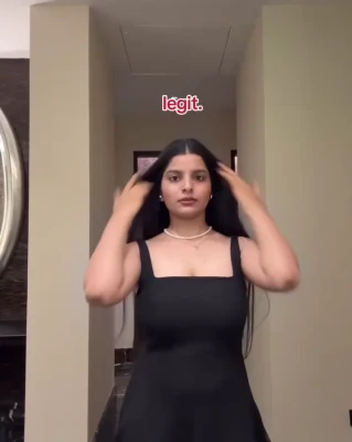 yourstrulyanushkaa - Fresh from the shower...