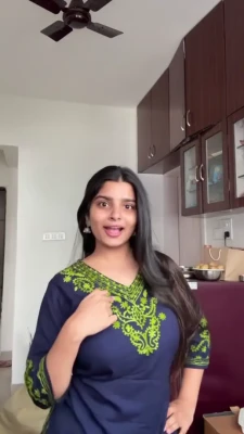 yourstrulyanushkaa - Poses.