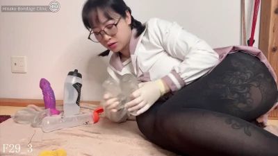 megturney - Oily soles 💦 and unwrapping my boobs like the gift they are!