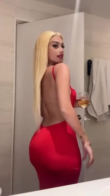 laurgmzz - Stretch my cheeks, I want every inch of you 😫