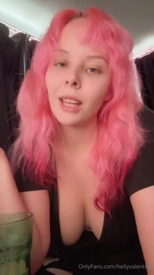 hellyvalentine - Was really wet when I woke up 😵‍💫