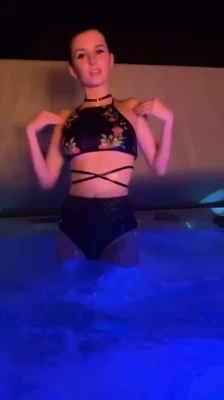 izassassin - Spank my booty 👋👋👋
