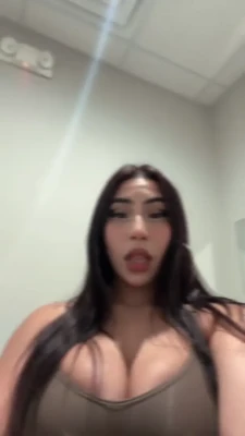 itssarapr - Titty appreciation 🥴