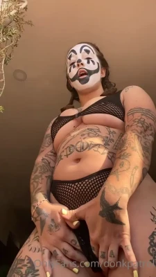 donkpatrol - Would you use your teeth to undress me? 😈