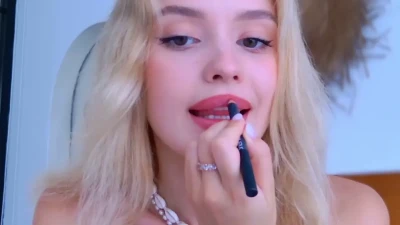 mirandahmarie - The last thing you see before I get my legs around your throat. 💙