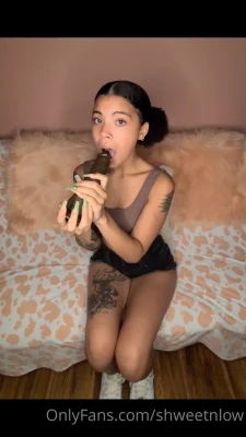 shweetnlow - Will you be my personal hand bra? 🖐