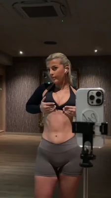 izzytaffs - When should I go live this week?🥰