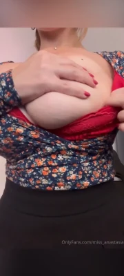 miss_anastasia - Needs eating right