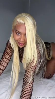aylathegoddess - Would you use your teeth to undress me? 😈