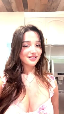 julesleblanc - Here’s a little new outfit I got for dancing ;)