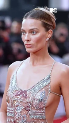 margotrobbie - Do you think it's hot or gross when girls sell their bath water? 💦