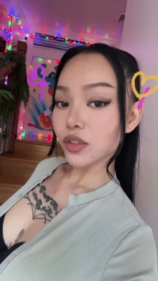 bellapoarch - Who wants my old slippers  And my old uggs