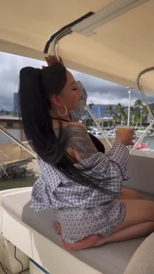 bellapoarch - Happy hump day 🍑