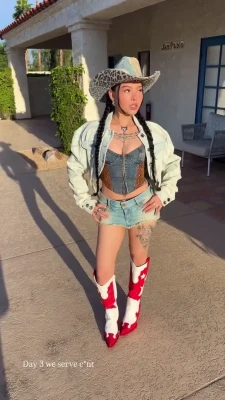 bellapoarch - 𝘐 𝘮𝘪𝘨𝘩𝘵 𝘫𝘶𝘴𝘵 𝘨𝘪𝘷𝘦