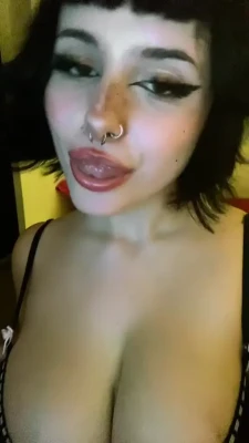 rinna0x - smiling cuz i know u love my boobs 🤩