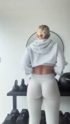 chelsea_pearce - Oeff. 🌶️🥵 I made such a hot picture of my slavegirl , that