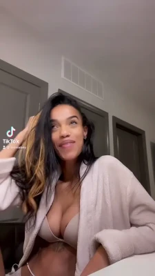 eleniiye - Thank you for my new toy. This one is cool but damn.... It sucks my