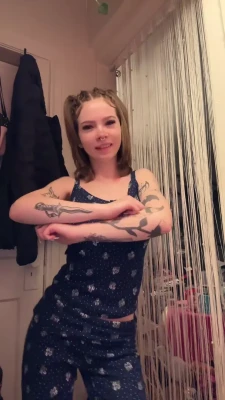 violetaddamsxxx - 💦 🚿 a wet and wild kinda day 🚿💦