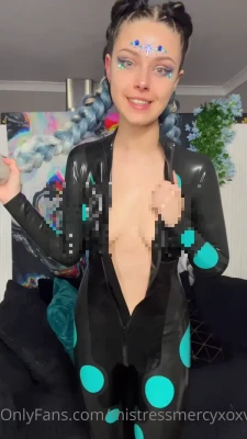 mistressmercyxox... - oh wait...- u can pull it up and show my ass...???? 🙊🙊