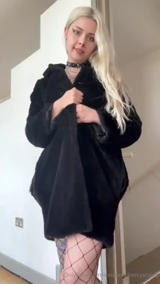 mistressmercyxox... - 😽👙😈 I don’t know what the funny little jiggle I did at the