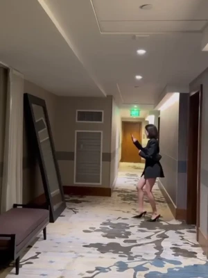 zoeydeutch - Happy Big Titty Thursday to all who celebrate 😂😍