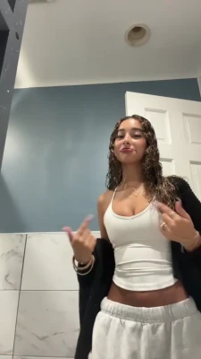 ashlee_almonte - Want to see this wet pussy right now? Drop me a tip papi.