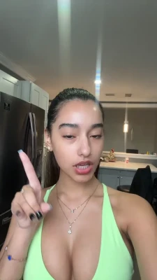 ashlee_almonte - So squeezable and lickable 👅