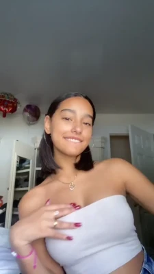 ashlee_almonte - Hot summer day for even hotter pics 🌻  Tip 5$ on this post and part 1