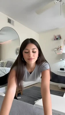 aliviagrace444 - I love My new workspace! 💻 will be livestreaming later today