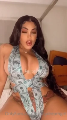 prettydreamgirl - Hey babies should I make a full version??? Flood the comments 💦