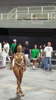 araujovivianne - 🇬🇧 Angelic booty blesses your day! 💕  🇮🇹 Il culetto