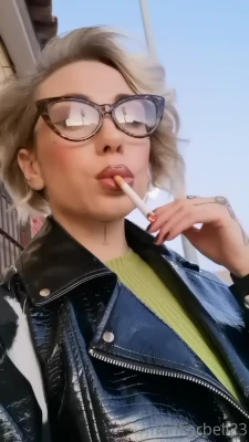 kinkerbell23 - God I want a footslave to worship my feet! How hard is it to find one