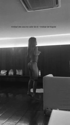 brunagriphaoo - available now.   Tribute menu for chat:  10 min- $25 20 min-$45 30