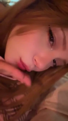 diovana_konigsreuter - Aujourd’hui je profite de mon anniversaire  Je vous réponds à