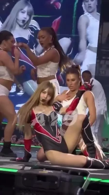lalalalisa_m - Tongue and titties. Such a good combo~