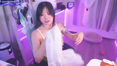 canniny - Exploring My Pussy.  Want to see what the inside of My pussy looks
