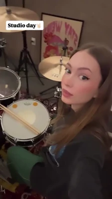 kriss_drummer - Keep stroking my ass
