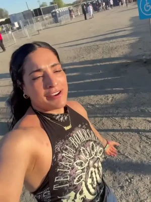 raquelwwe - Some sock removal for you this evening.