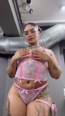 alice_indicaaa - In the mood to smother someone w my thighs