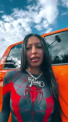 iamdjlivia - hand bra = best bra