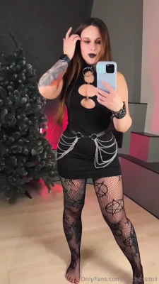 witchersdoll - Who wants to play with my fuck machine on Live tomorrow at 7pm??