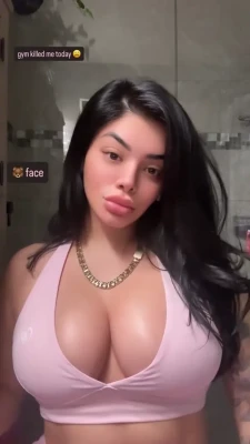 daniela_chaverry - Come suck on my titties 😍