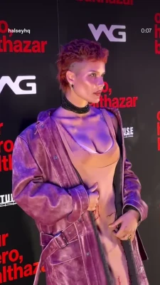 iamhalsey - JE SUIS SA SALOPE 😍 Lorsque je suis amoureuse d'un homme, il peut