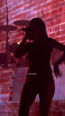 iamhalsey - Hi hello it is shark week so content will be limited, but im working