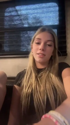 kaylafruitt - Hi there, which one do you like more? Left or right one? 🤣😉 
