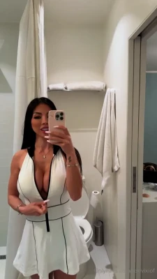 lexivixi - Legs spread and playing. ( if you havnt paid for vip make sure you