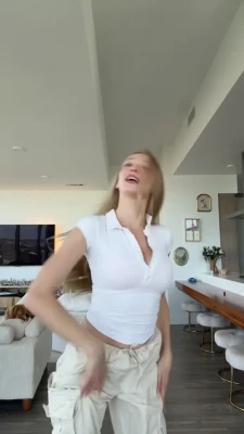 sophiadiamond - Someone asked me to stay a little hungry and feed myself some honey...