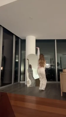 sophiadiamond - 👣 Making feet and heel content tonight….👣  ♥️♥️♥️